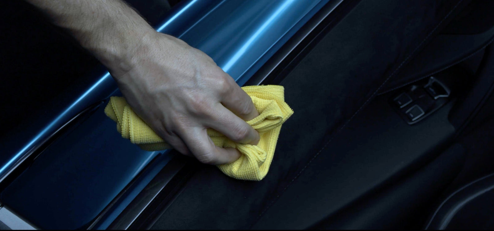 Alcanta Textile Cleaner renser til Alcantara tekstil og ruskind Tutorial